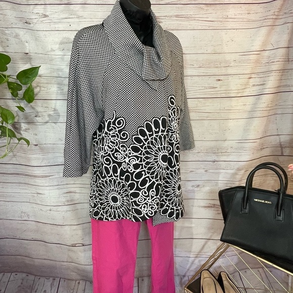 Joseph Ribkoff Jackets & Blazers - Joseph Ribkoff Black & White Floral Spiral Patterned 3/4 Sleeve Coat Jacket Cape